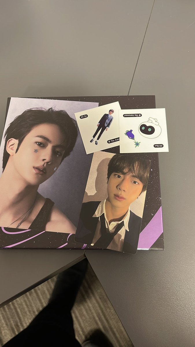 ClaritaPSanchez's tweet photo. Pulls for jin and I’m in love with it all 😭 https://t.co/IFpHFeQG5D