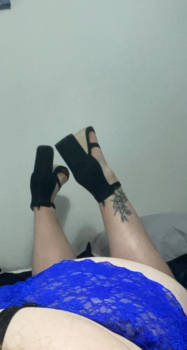 Here&rsquo;s to those that like heels👡 #feetfinder #sellingcontent https://t.co/hofhM1O7Yq<a href="/tag/feetfinder"class="tags">#feetfinder</a><a href="/tag/sellingcontent"class="tags">#sellingcontent</a>