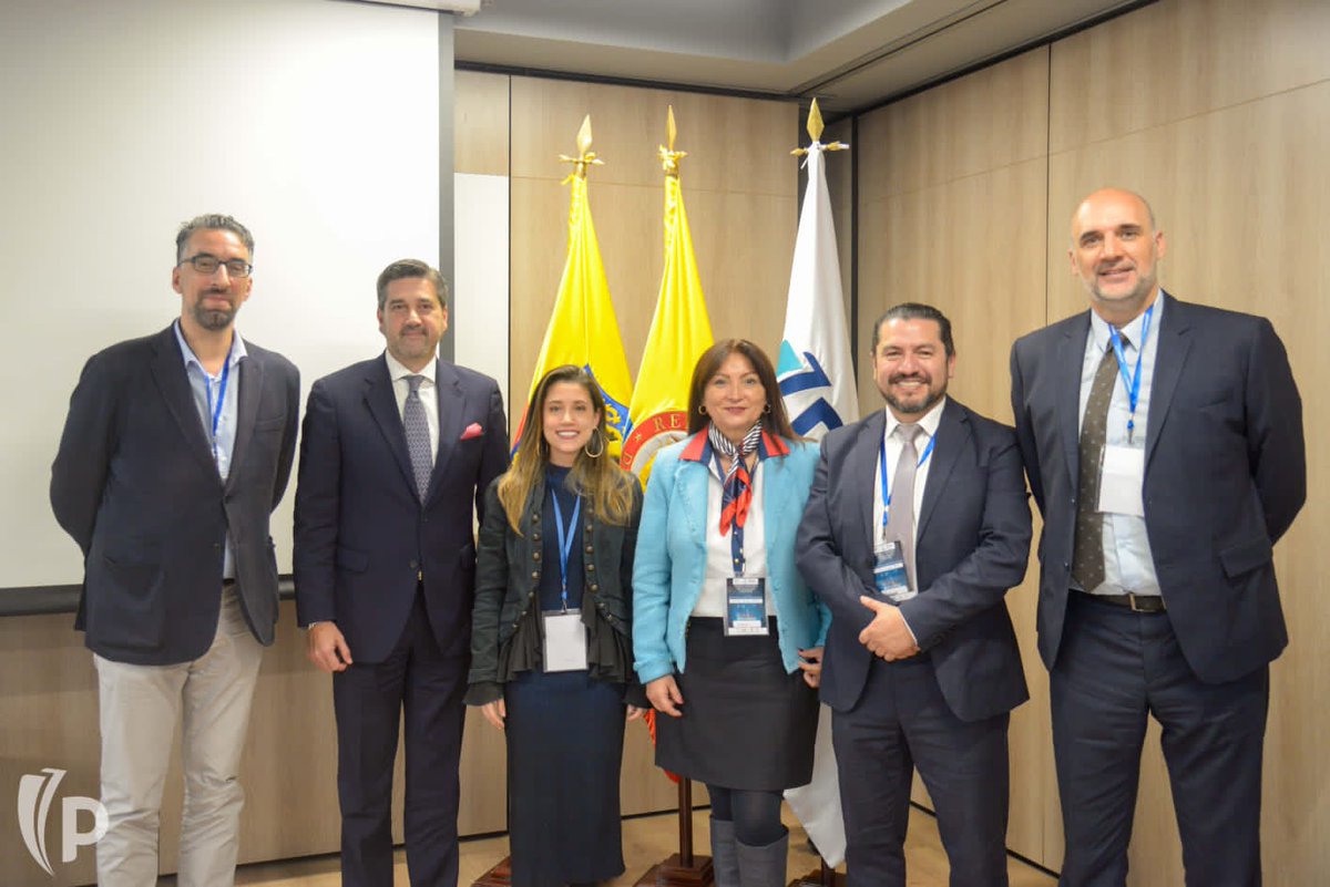 ProbogotaRegion's tweet photo. 🧵 Finalmente, resaltó que los sectores productivos históricamente dominados por hombres como la construcción, la agricultura y el transporte, ahora incorporan más mujeres en actividades que no requieren tanta fuerza. https://t.co/GuDkhA7HIm