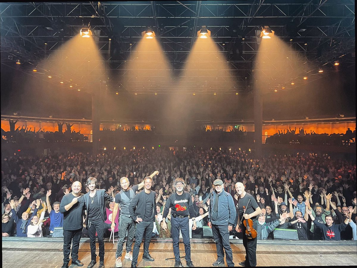 Grazie #FIRENZE!!!

#pfm19722022 #TuscanyHall
#pfm #premiataforneriamarconi #concerto #tonight #concertphotography