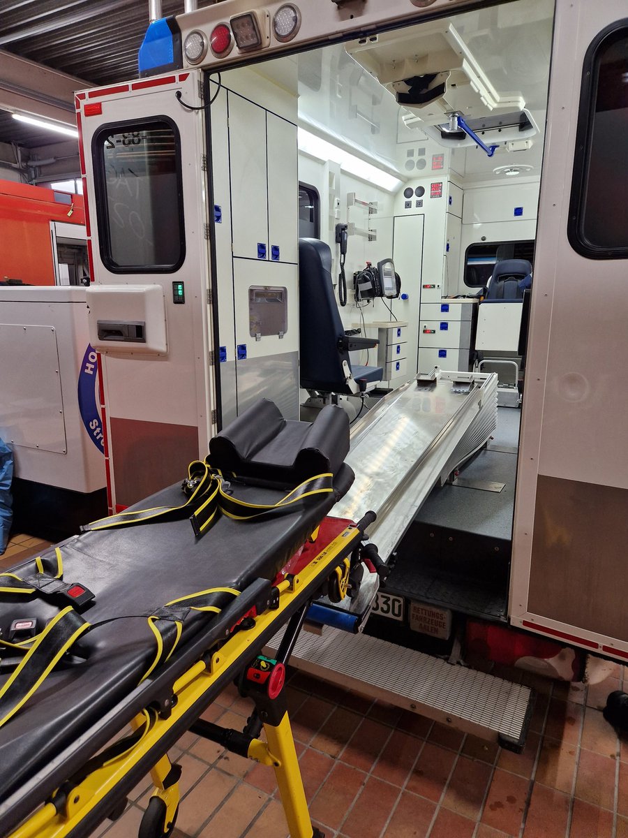FwNidderau's tweet photo. #RTW1 muss nach dem #Einsatz #Verkehrsunfall gereinigt und aufgefüllt werden. #Status6 #FWNid #JFHeldenbergen https://t.co/z90x4YVFQN