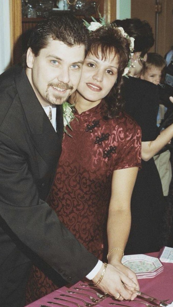 steves_simpson's tweet photo. Would’ve been our 27th WEDDING ANNIVERSARY TODAY … think of u everyday without FAIL … LOVE. ♥️ &amp; MISS YOU XXXOOOO … R.I.P. 🪦 BEAUTIFUL LADY .. 👊🏻🇨🇦👊🏻 https://t.co/06ddqafMMq