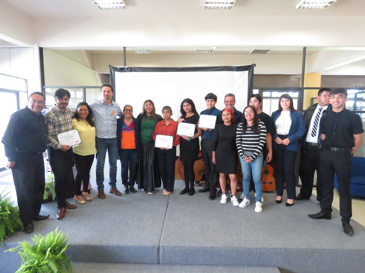 OficialUTP's tweet photo. 🎭#TalentoUTP🎸🎼

“Tertulia Literaria Espacio de Expresión Artística”, misma que contó con la participación del alumnado quienes presentaron poemas, cantos e interpretaciones con guitarras. 

¡Muchas felicidades por su participación!

#SoyCastorUTP🦫 https://t.co/phqCrMCVEJ