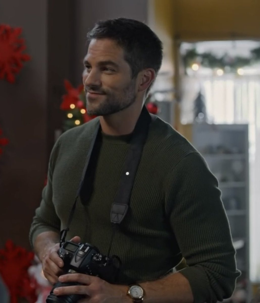 HallmarkBlissed's tweet photo. Be still my ❤️! #XMAS 

@brantdaugherty @hallmarkchannel #Hallmarkies #CountdowntoChristmas https://t.co/wpJfFVt9cr
