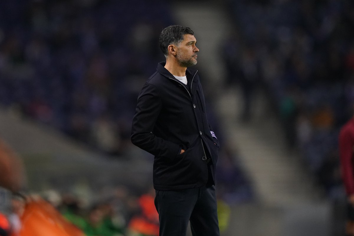 FCPorto's tweet photo. 🎙Sérgio Conceição: "Não podemos oferecer 45 minutos ao adversário, mas se tiver de dar 12, 14 ou 16 minutos de compensação tem de dar. Levo algumas situações positivas, outras - tantas ou mais - negativas. Temos dois jogos para corrigir este empate"
#FCPCDM #TaçadaLiga https://t.co/RffDyT5k4V