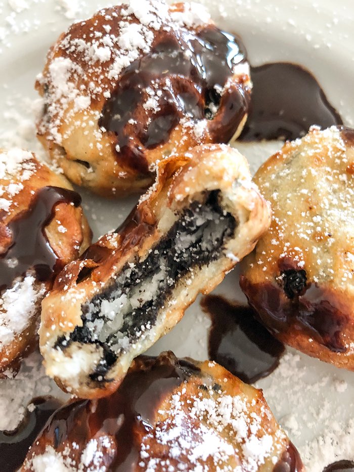 greenivy97's tweet photo. THC &amp; CBD Infused 
Red Velvet &amp; Vanilla Deep Fried Oreos 😶‍🌫️🤤
DM For More Info 🍃🔥😶‍🌫️😮‍💨
#420friendly #420Life #edibles #SupportBlackBusinesses #oreos #deepfriedoreos https://t.co/XQ6XYVABQt