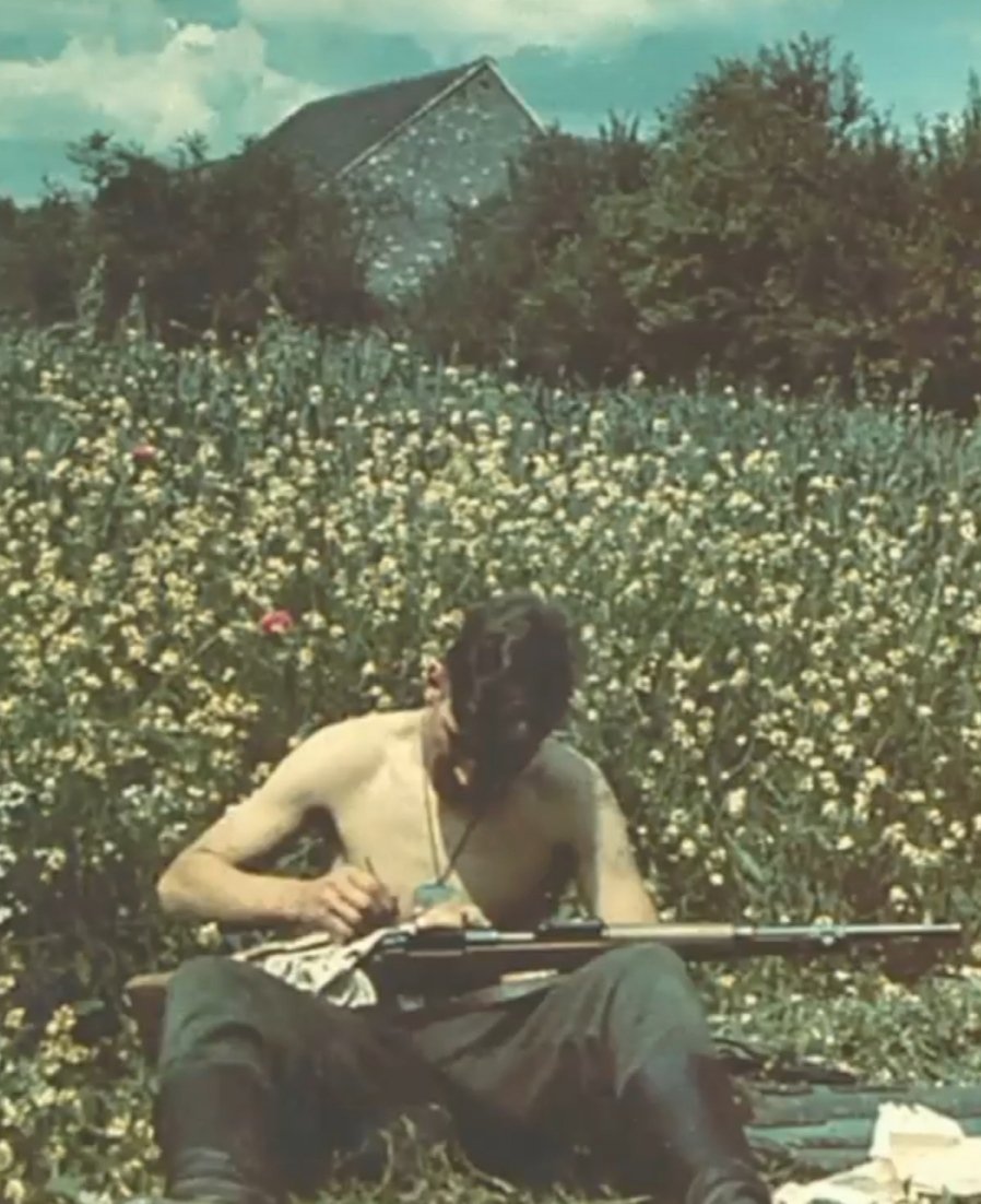 "Bir hüzün havası solumakta olduğumu fark ediyordum. Koyu bir kasvet her tarafı kaplamıştı."