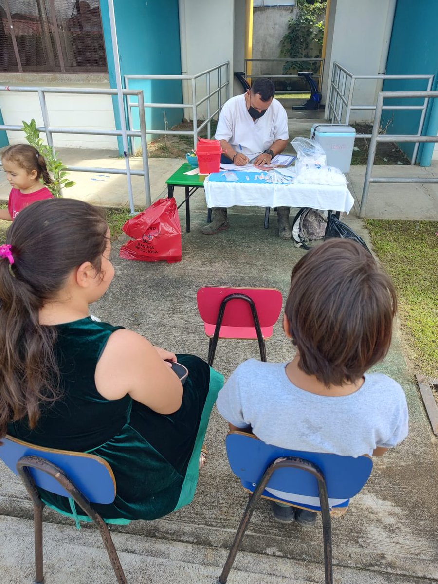 redcudicr's tweet photo. Vacunación y solidaridad
El CECUDI de Upala organizó un vacunatorio y de paso también preparó unos almuercitos para que niñas y niños venezolanos pudieran vacunarse y a la vez, recibieran el cariño del pueblo costarricense.#REDCUDI @OPSOMSCostaRica @UNICEFCostaRica https://t.co/4IvgNWY8ct