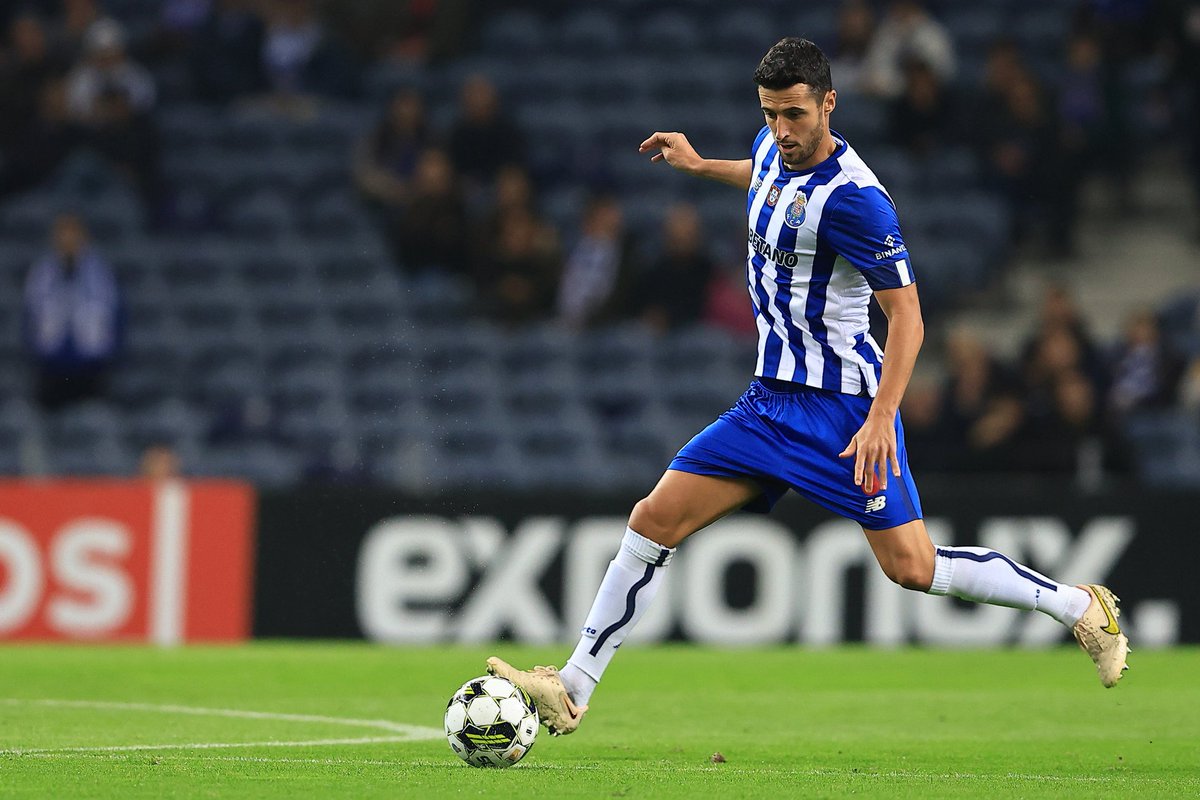 FCPorto's tweet photo. 🎙Marcano: "Não entrámos bem e tivemos de ir atrás do resultado. Na segunda parte foi tudo ao contrário, mas não deu para ganhar. Não gosto de dar desculpas, não há desculpas. Tínhamos de ganhar, não ganhámos, mas ainda temos dois jogos e vamos com tudo"
#FCPCDM #TaçadaLiga https://t.co/FeedPOpfgX