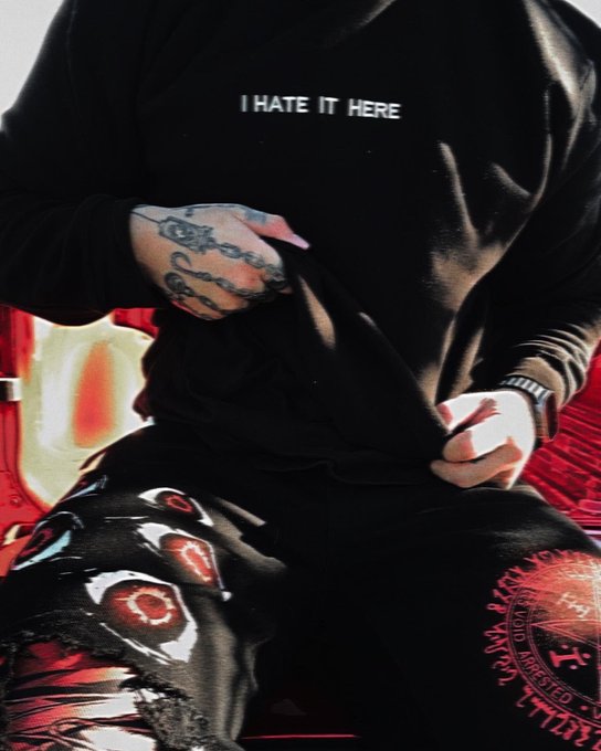 New drop ❤️ typo the last one 🤕 https://t.co/5cshy8dYIg https://t.co/dm7hnpvsE3