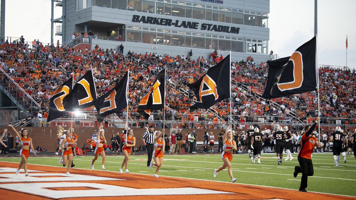Blessed to have earned a division 1 offer from Campbell University!! #RollHumps <a href="/_deebrown22/">Coach Dee Brown</a> @CUCoachMinter <a href="/reggiehoward/">Reggie Howard</a> <a href="/GoCamelsFB/">Campbell Football</a>