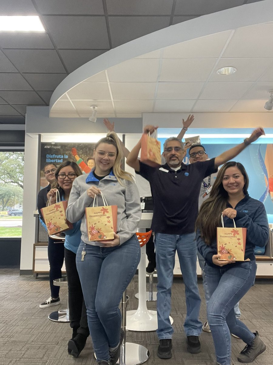 Team engagement gifts for BlackFriday #lifeatatt #Garland #MIRMoves