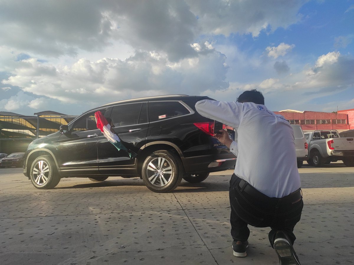 todoensubastas's tweet photo. #DetrásDeCámaras ll Lo que estamos preparando en Todo En Subastas para mañana 🇲🇽 #Instagram
#Honda Pilot Touring, 2018. 🥰 ¿Te atreves a manejarla?
#Autos #Subasta #Mexico #Comprarauto #BehindTheScenes https://t.co/o3b1rrtryB