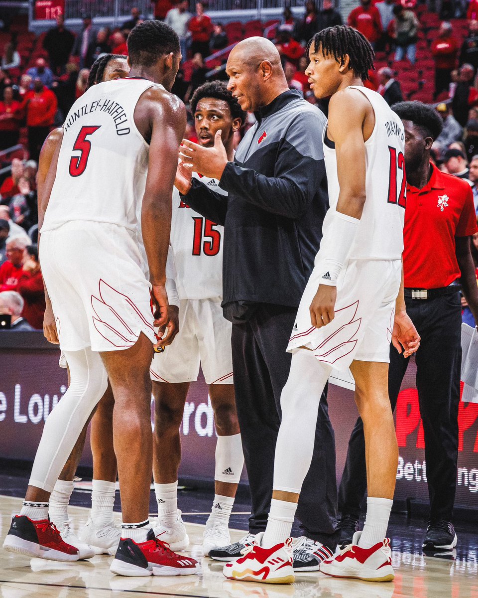 LouisvilleMBB's tweet photo. RT to help us wish @coachkennypayne a happy birthday!

#GoCards https://t.co/GkLLklXIEA