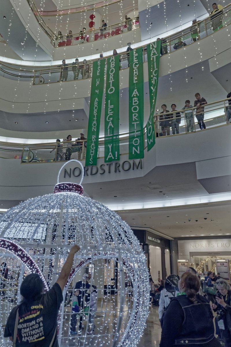 Turning Black Friday Green for Abortion! Inside San Francisco's Westfield Mall on the #InternationalDayForTheEliminationOfViolenceAgainstWomen Criminalizing abortion is violence against women. We won't go back! #OrangeTheWorld #16Days