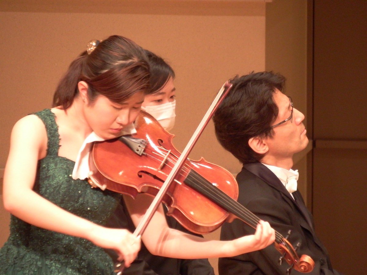 20人目です！

OF運営補佐、ヴィオラの井上麗香です。
最近は演奏者の他スタッフとしてもコンサートに関わることが多く、沢山の方に支えられて舞台に立てる有り難さを身を持って感じています。
今回指揮なしでの弦楽セレナーデは大きな室内楽のようで本番がとても楽しみです。
是非ご来場ください！