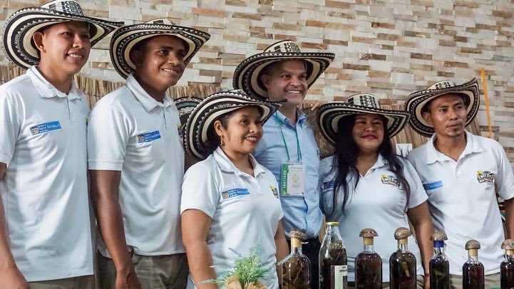 sec_ambiente's tweet photo. ¡Transformamos ambiente! ♻️🌿🌱
Asistimos a la entrega de avales de Negocios Verdes, organizada por @carsucre, lo que permitirá la reactivación económica y la sostenibilidad como una oportunidad de negocio para los establecimientos amigables con el ambiente. https://t.co/377DzDoSm4