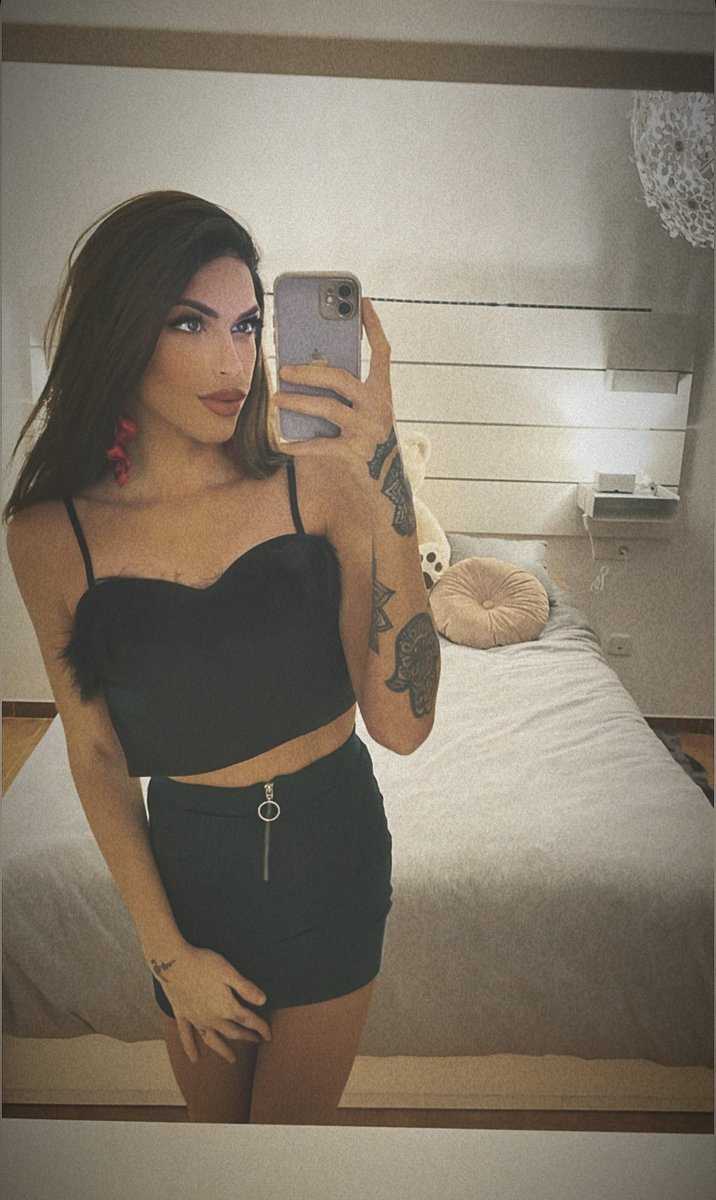 VioletaOwenn's tweet photo. Friday nightttttt https://t.co/IFFZJBRlbq