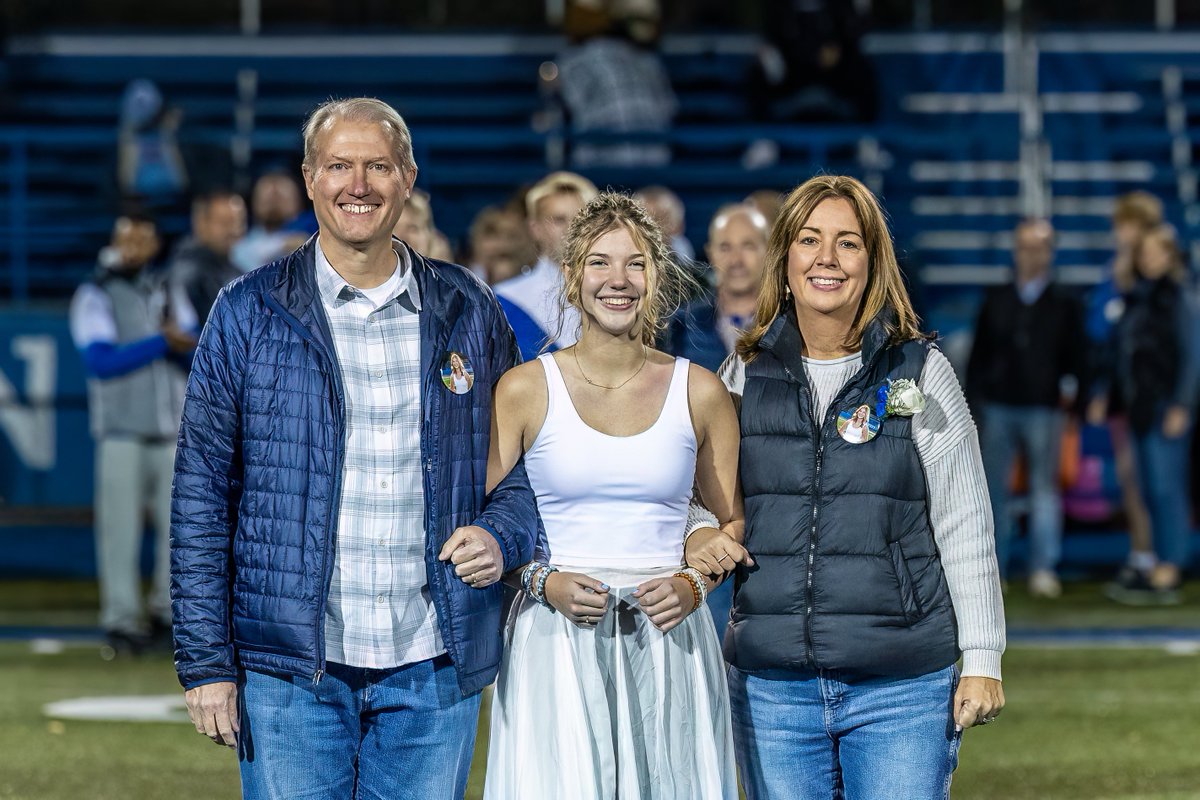 affywp85's tweet photo. Pictures from the 10/14 Wyoming HS fall senior night  https://t.co/jFA3iajUow https://t.co/ytahSTgUyR