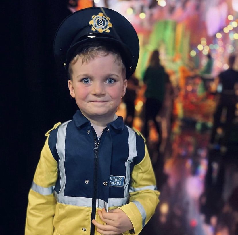 seaaanxo's tweet photo. “Just the one was it? Yeah we’ll see about that. Keep blowing until you hear the beep - good lad” #LateLateToyShow https://t.co/ajrGVDdKY9