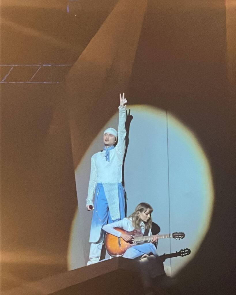 castberg's tweet photo. For en feiende flott konsert med @ungeferrari! Ble dratt med av @mcastberg siden lillesøsteren hennes ikke fikk reist hjem fra studier i London.
Det var en fantastisk bra konsert med masse gjesteartister, og selv om jeg ikke er blodfan og kunne så mange … https://t.co/oeaxoE4779 https://t.co/1gm97zDg3g