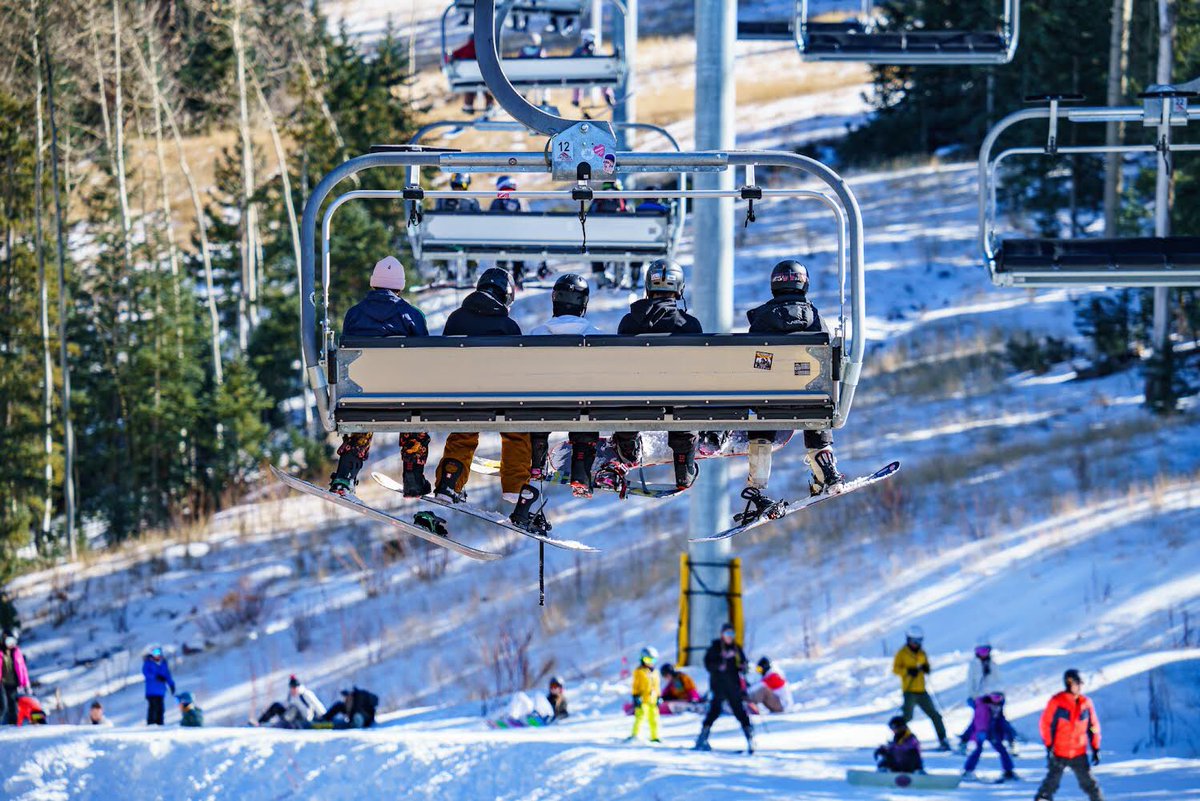 AZSnowbowl's tweet photo. Grand Canyon Express is open, conditions are great, and the stoke is real out on the slopes!🎿🏂 3/8 chairlifts are now spinning daily and it’s looking to be another great weekend on the mountain! As the weekend draws near, make sure you know your Skier Responsibility Code! ❄️ https://t.co/Bwal2PNLOl