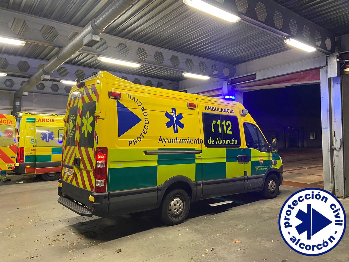 Acudimos a la C/Mayor a petición del #SUMMA112 a atender a un Varón, joven, por accidente mientras conducía su #VMP 🛴, presentando una contusión en brazo. Trasladamos al Hospital de #Alcorcón para valoración facultativa. Investiga el accidente <a href="/PoliciaAlcorcon/">Policía Municipal de Alcorcón</a>.