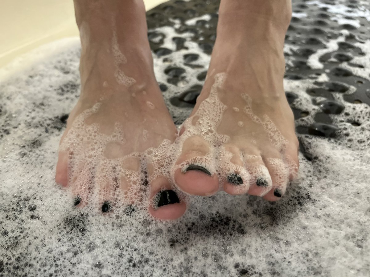 rubyslane703's tweet photo. BLACK FRIDAY DEALS ARE COMING TO AN END DONT FORGET TO SUBSCRIBE FOR DAILY CONTENT🥰@Feetfinder @Unownedpiiggy  #sugardaddylegit #sugarbaby #feetfinder #payme #BlackFriday #content #comeshop #playwithme #feetfethish #foot #whitetoes https://t.co/wzAuDfiEIg https://t.co/fJNcQsGRev