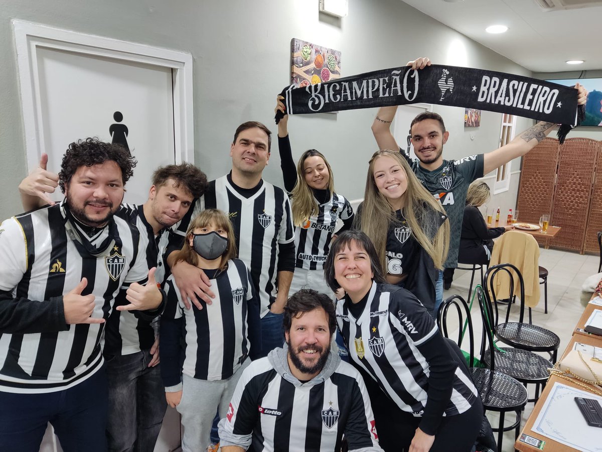 ConsuladosGalo's tweet photo. Hoje o dia é especial para o @galosalvadorBA e @Madrugalo1908 os @ConsuladosGalo do @Atletico 
Vida longa e grandes realizações 
#GaloSalvador  #MadruGalo https://t.co/0toFI2d48C