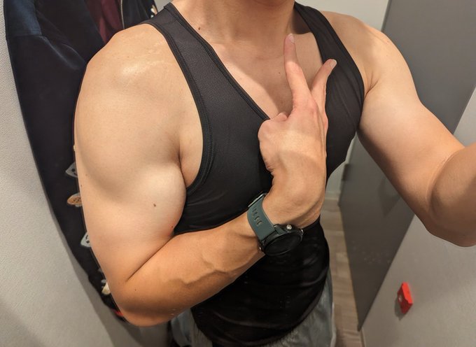 今日は腕トレと背中トレをしたよ🐱三🐱 