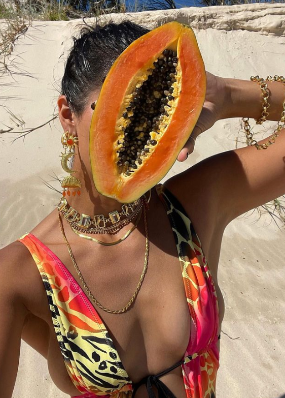 Ambra Guiotto tempts us with her 'tro-pics' 😋 Get inspired and be admired for being more playful on RedHotPie❣️