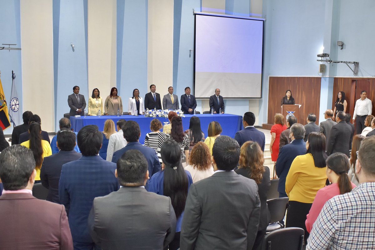 PacoRector's tweet photo. Hoy en sesión solemne por el 61 aniversario institucional de la Facultad de Ingeniería Química, recibí de parte de sus autoridades, una medalla en reconocimiento a la gestión administrativa y académica, esto me compromete a seguir trabajando por el bienestar de la comunidad UG. https://t.co/vb9elnfvi5
