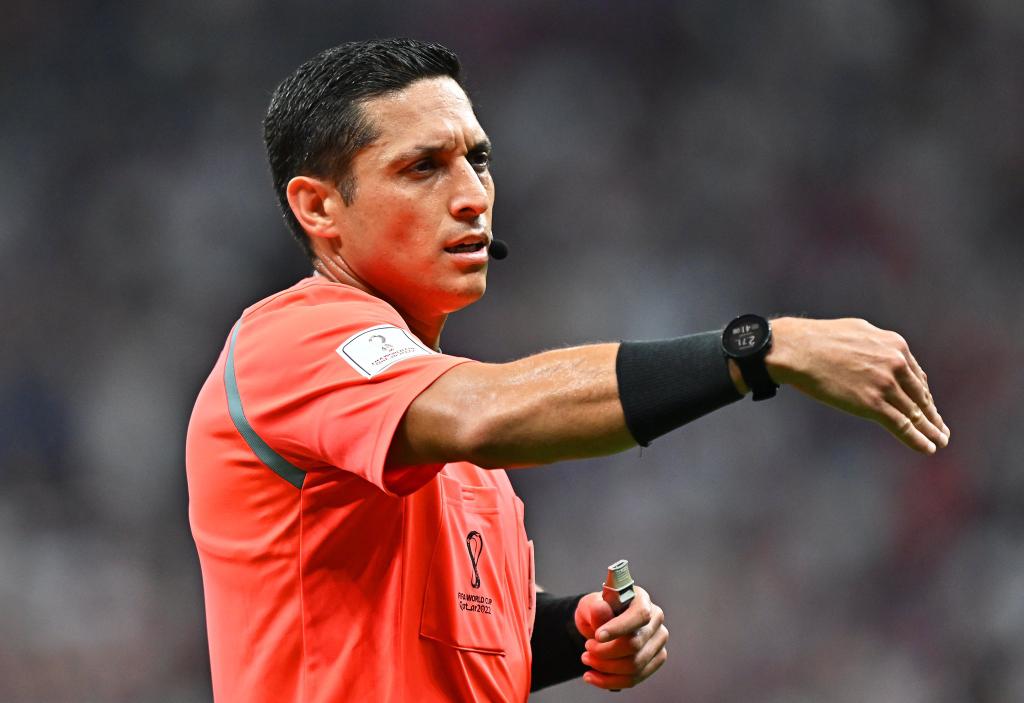 ricardoparacuto's tweet photo. Sonará cruel pero hoy más de un venezolano anti-venezolano estaba esperando que el arbitraje de Valenzuela, Urrego, Moreno y Soto fuera un desastre, solo para dar palo.
Creanlo, uno de los mejores -sino el mejor- árbitro de Sudamérica es de Venezuela https://t.co/tVu9oVBVEd