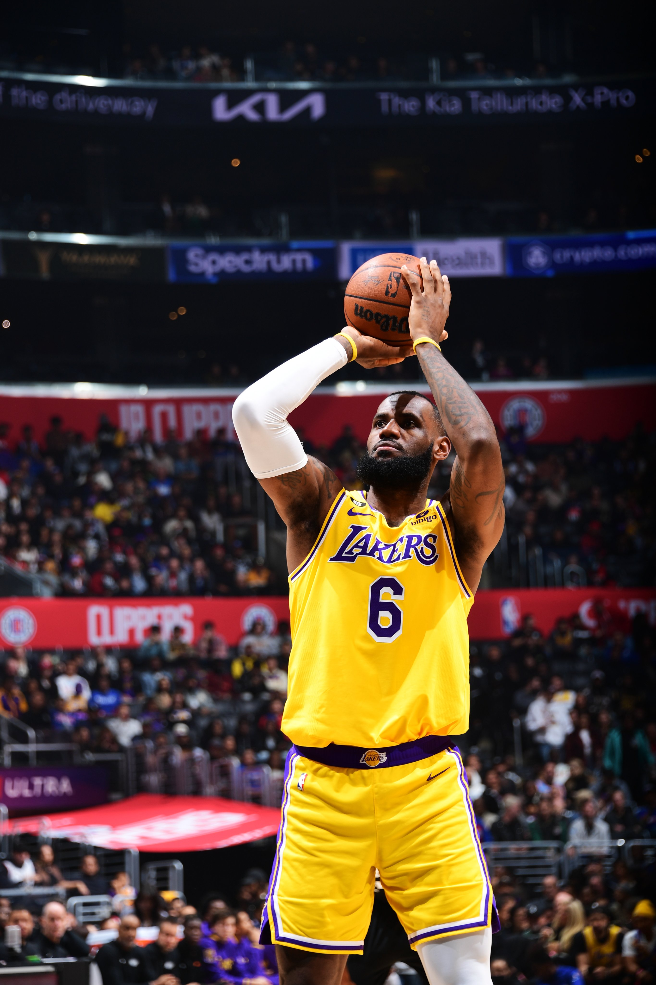 lebron lakers 2022