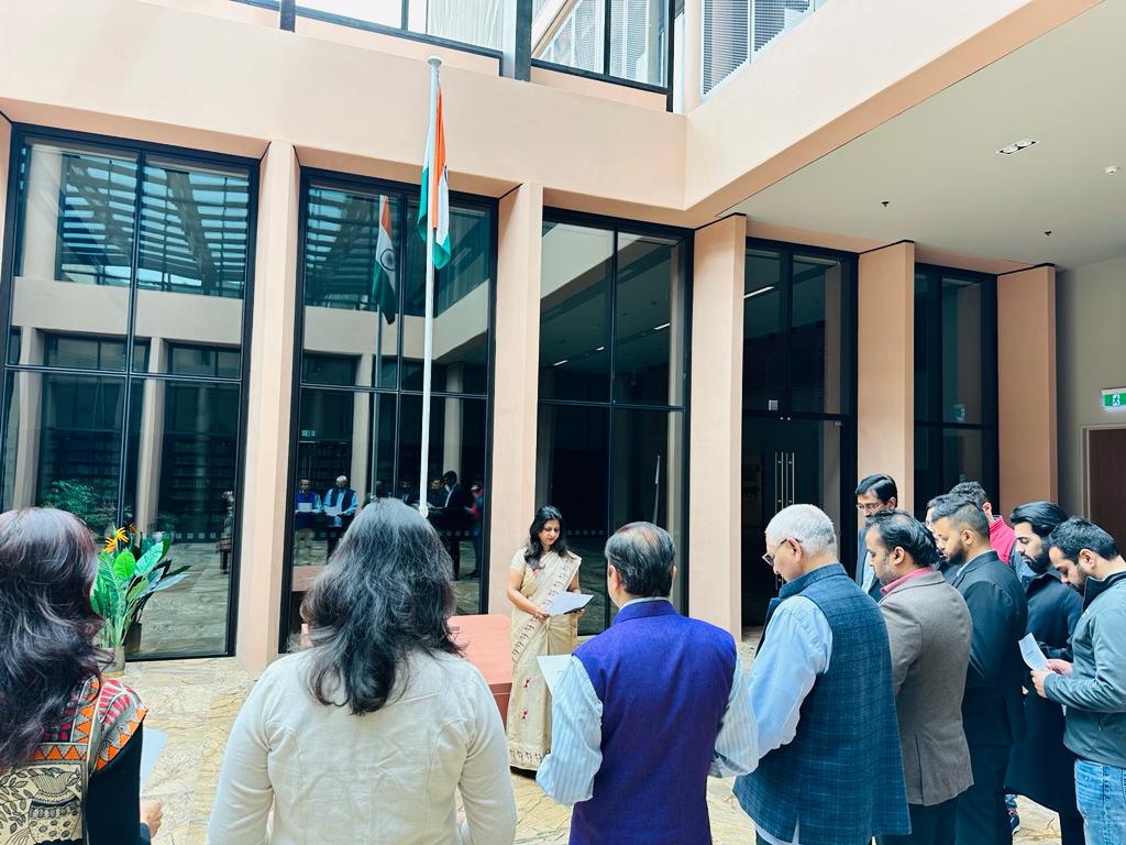 IndiainNZ's tweet photo. #ConstitutionDay2022

On this day, 26th November, we celebrate the Constitution Day of India. 

To mark this occasion, HC Neeta Bhushan read the Preamble of the Constitution &amp; celebrated Constitution Day [the largest written constitution].

@MEAIndia @LokSabhaSectt @ombirlakota https://t.co/3QTCYkNLtK