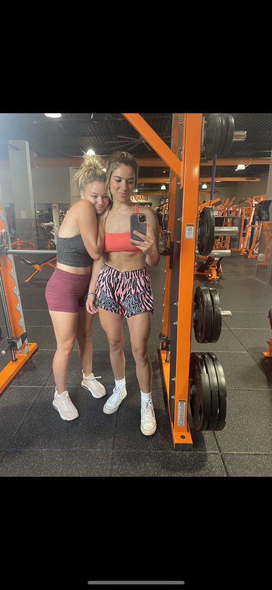 Doing what I love most during the off-season🏋️‍♀️ thankful for this lifestyle🌱