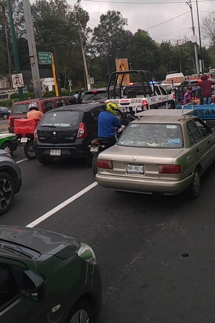 bambashow's tweet photo. Terrible congestión de autos... Cada día los odio más

#Xalapa #Transitopesado https://t.co/gRngMfATG9