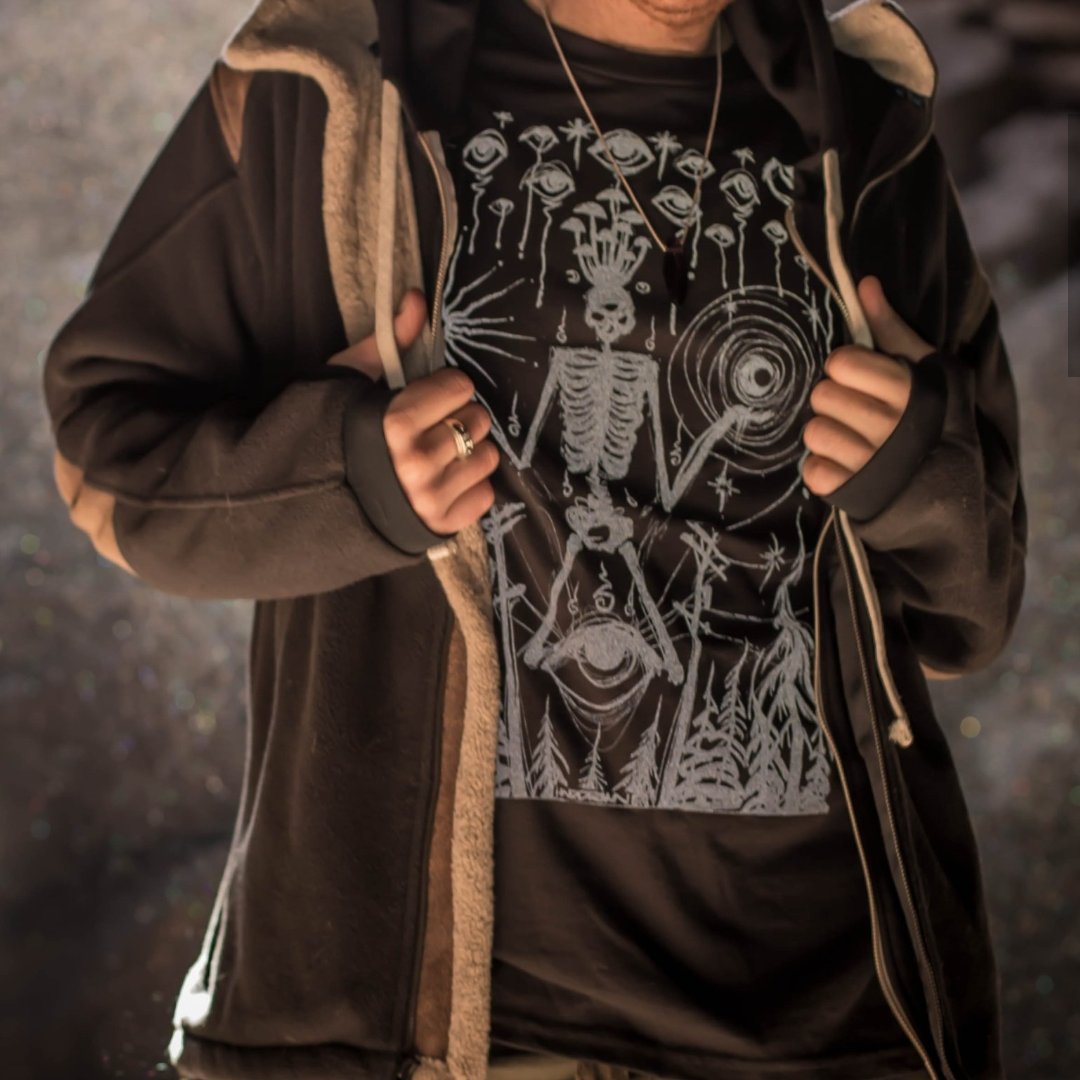 hnddrwn's tweet photo. The shirt I debuted at the untz with Sacredstatedesign has officially dropped! #reflectiveink
https://t.co/VJp0sOHgRh https://t.co/hEbEr6joqp