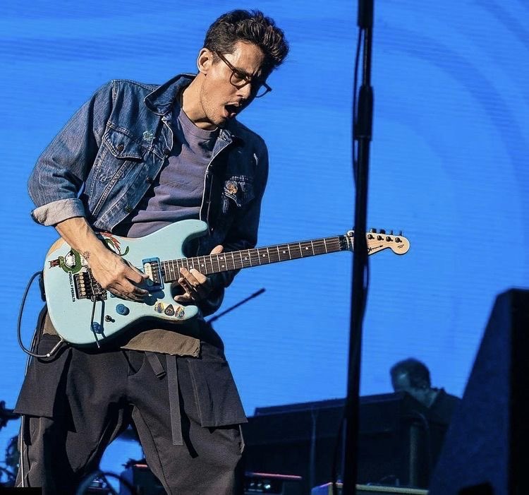 konosuke415's tweet photo. Praying for John to come to Japan, day40๐
๐ธPerformance photos ๐ธ John Mayer 2017 World Tour ๐
October 27th๐
Riode Janeiro,Brazil ๐ง๐ท
Glasses John is best John โค๏ธ
#JohnMayer
#2017WorldTour https://t.co/HLk1AxRtOn