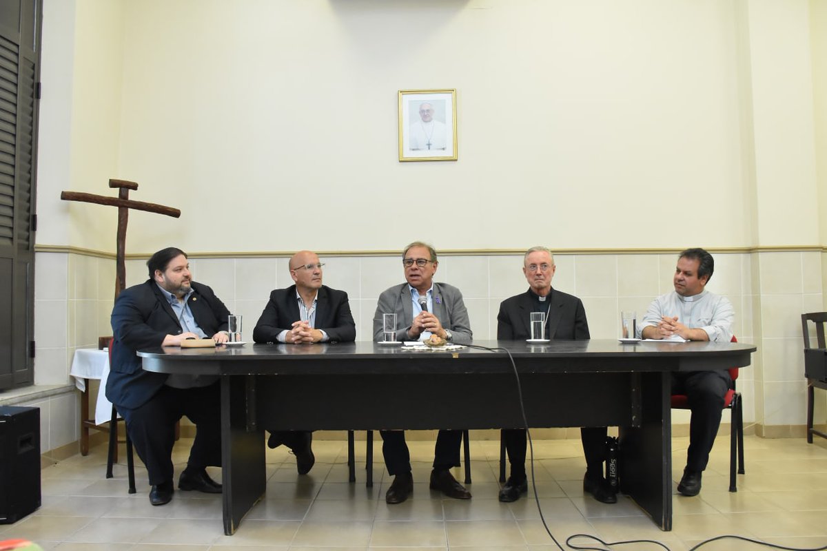 tassanoeduardo's tweet photo. Junto a monseñor Andrés Stanovnik, Arzobispo de Corrientes, miembros de la Comisión Arquidiocesana de Fe y Cultura y el secretario de Cultura de la @municorrientes, presentamos la edición 2022 del programa “Ñande Navidad Correntina Poraité”. https://t.co/kl7pd1LLHe