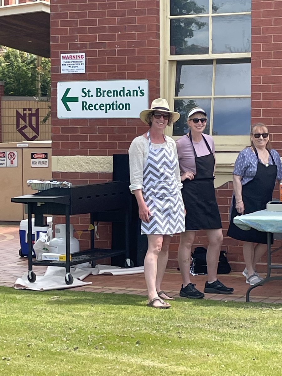 Democracy sausages at St Brendan’s primary school - come on down ⁦<a href="/Warwick_Long/">Warwick Long</a>⁩