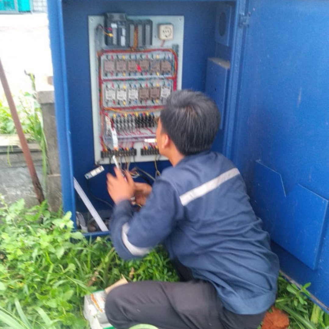 Hari : Kamis
Tanggal : 24 November 2022
Pukul : 18.24 WIB

Kejadian :
Call center 112 mendapat laporan perihal traffic light padam di bawah Fly over kecamatan Waru, Sidoarjo. Petugas Dishub telah melakukan perbaikan dan saat ini traffic light terpantau sudah berfungsi kembali.