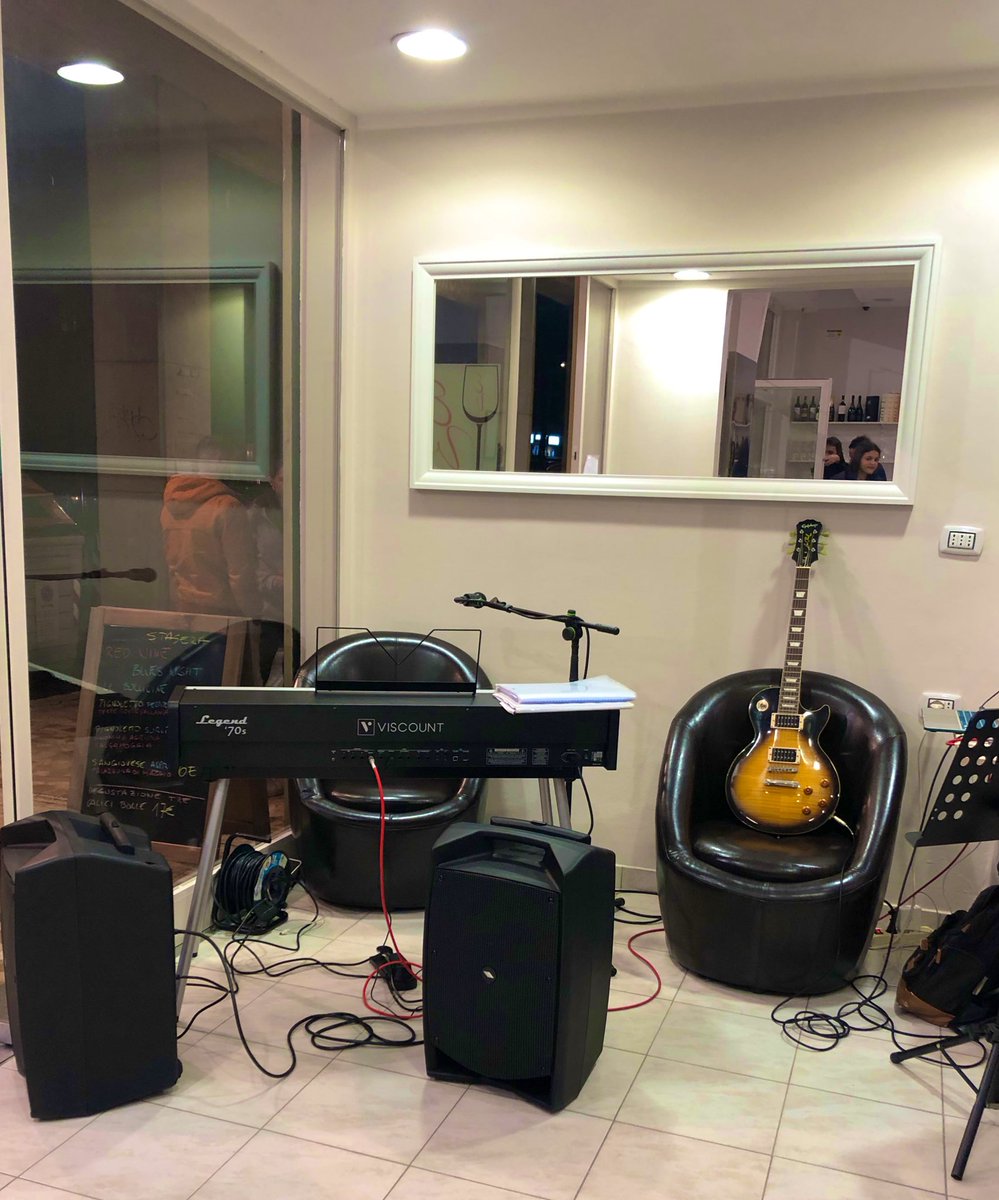 akcel_music's tweet photo. Super serata con @grassoverroof ✨
#Live #music #guitar #Keyboard https://t.co/Wh4zDy7ZKA