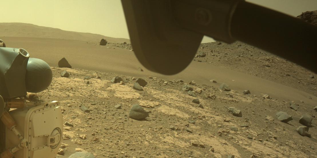 MarsMissionImgs's tweet photo. #PerseveranceRover image taken on #Sol626 at 1:49:12.962 PM with #FrontHazcam #Mars #NASA #Space https://t.co/5q5uQPpkIW