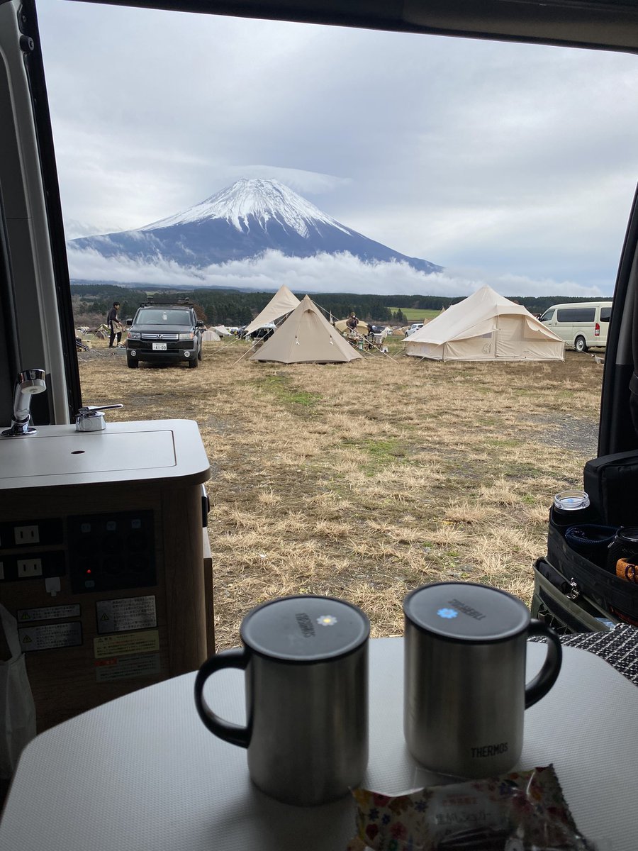 pirotinu's tweet photo. 富士山と一緒なら珈���がインスタントでも美味❤︎(ああ焙煎珈琲飲みたい) https://t.co/WKQBYFxKIz