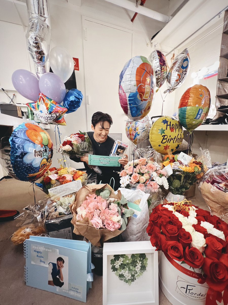 kevinwoo91's tweet photo. THANK YOU FOR MAKING MY BDAY A MEMORABLE ONE💚 https://t.co/HjwCXe5t0f