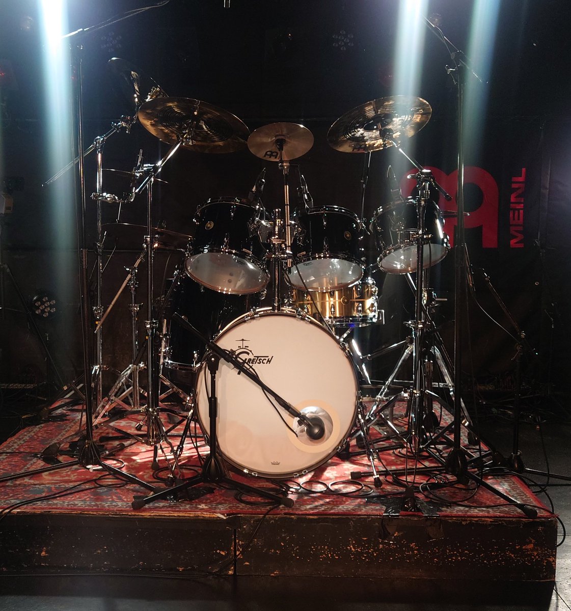 yoji3_421's tweet photo. ダイナ四さんのドラムクリニック
音量、圧共にすんごかった、音にぶん殴られた感じ(すんごい褒めてるつもり)
演奏もお話も良くてほんと楽しかったー!🥁
面白いイベントありがとうございました(´∀`)
#ダイナ四
#ダイナ四バンド
#MEINLcymbals
#DrumStation https://t.co/Jh5NCZgVeI