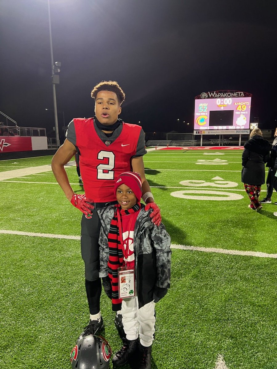 tjawls's tweet photo. Wow! So proud of this team and this kid @AwlsBraden, playing both ways and comes out with a gritty win to head to the @OHSAASports State Championship game! He has dreamed about this moment! The hard work continues to pay off! #ProudPapaMoment #AwlsFam
ππ½π―πβοΈ https://t.co/xvoYkmFqEW