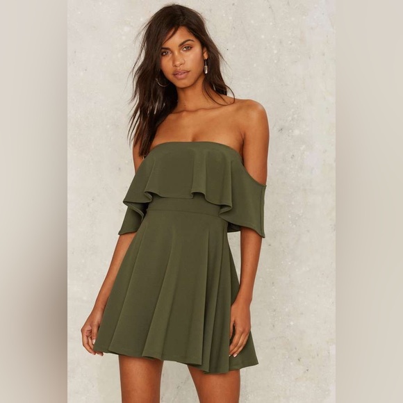 misttya's tweet photo. So good I had to share! Check out all the items I'm loving on @Poshmarkapp #poshmark #fashion #style #shopmycloset #hottopic #motherhood #nastygal: https://t.co/hionqmDngo https://t.co/O9lDaG7cdc