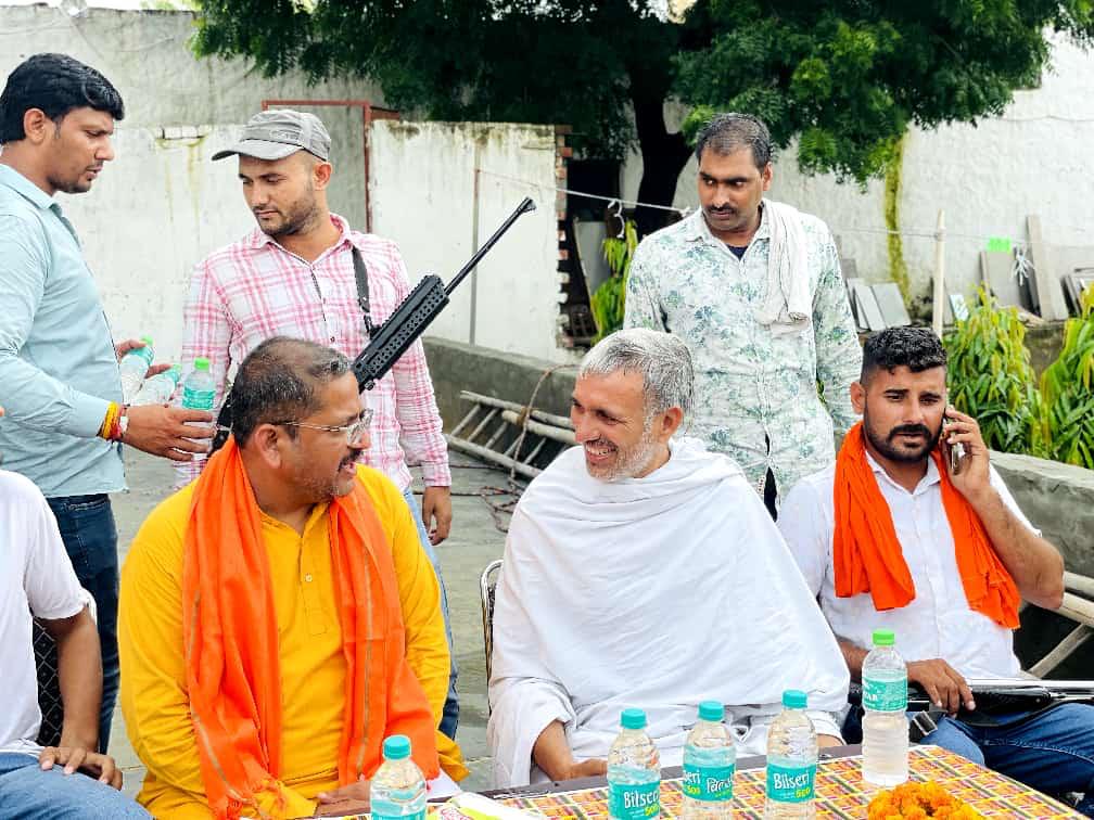 Rambhaktgopal's tweet photo. आइए हम सब मिल कर आचार्य आजाद जी के जन्मदिन को गौसेवा प्रतिज्ञा दिवस के रूप में मनाये @AcharyaAzadJi1  🙏🚩
#GauSevaPledgeDay
#GauSevaPledgeday 
#GauSevaPledgeDay https://t.co/Be7Bdr1TTu